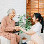 シニアと介護士